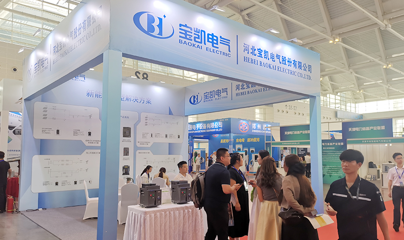 暴击行业天花板！壹号娱乐-com电气硬核技术亮相天津清洁能源展，引央视记者及能源产业巨头现场“挖宝”